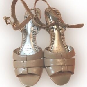 Easy spirit  Leather  Antigravity sandals Padded footbed Lightweight  Sz 6 1/2